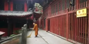 做梦在寺庙扫地 去寺庙扫地叫什么缩略图