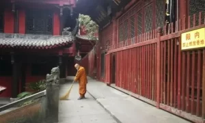 做梦在寺庙扫地 去寺庙扫地叫什么缩略图