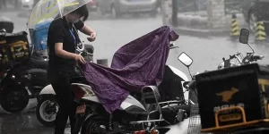 做梦梦见在雨中骑电车 做梦梦见自己在雨中骑摩托车缩略图