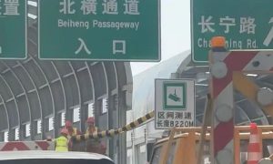 事发上海北横通道！货车撞坏限高杆，致早高峰严重拥堵！缩略图