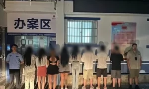 私人影院变“淫窝”，吸引顾客到店嫖娼，8名男女当场被抓缩略图