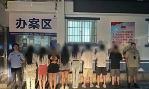 “私人影院”被查！邬某、曾某等人被警方带走缩略图