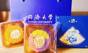 超10万个！这所高校给每位学生免费送月饼，更没想到的是……缩略图