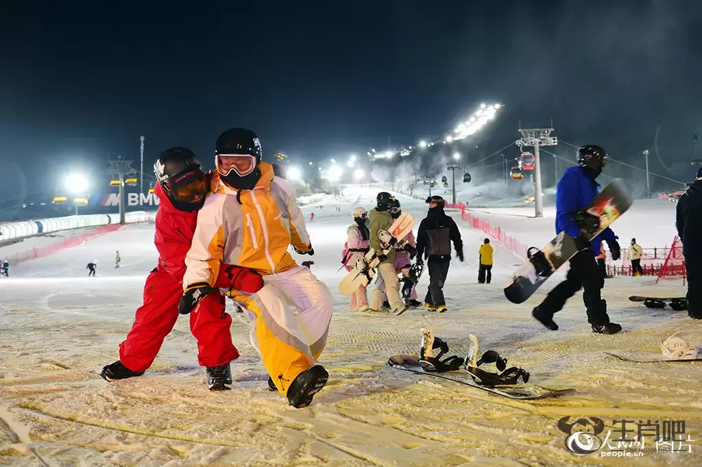 雪场夜滑 尽享运动乐趣插图4