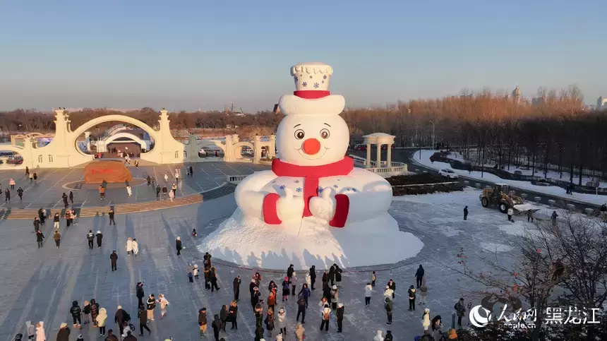 哈尔滨太阳岛大雪人“C位”亮相插图