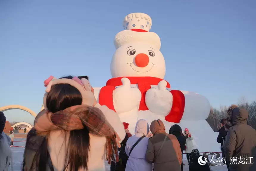 哈尔滨太阳岛大雪人“C位”亮相插图1