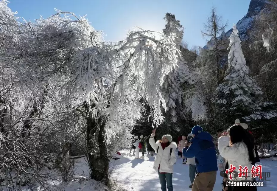 四川毕棚沟冰雪世界引游人插图5